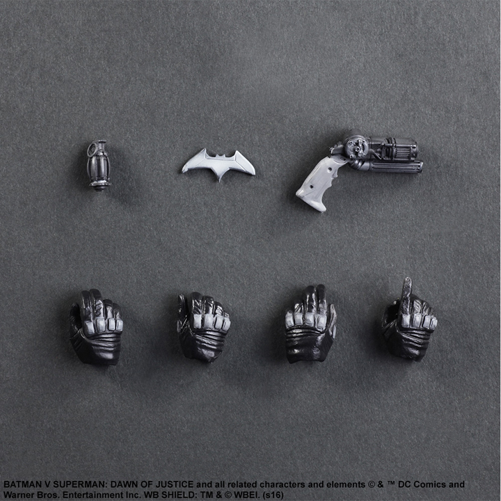 Batman-SquareEnix-PlayArtsKai-03