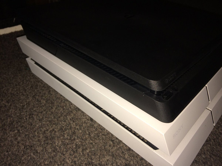 PlayStation4-Slim